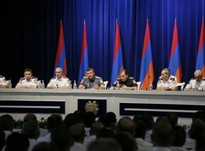 Мы должны перейти в 2018 год с изменившими облик полицейскими: Вл. Гаспарян