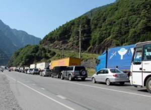 Կուտակումներ՝ Լարսի անցակետի ռուսական կողմում