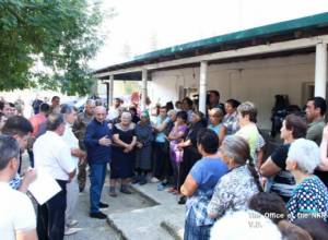 Бако Саакян посетил поселение Алашан и село Талиш