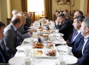 Перспективы ИТ-сферы обсудили за завтраком