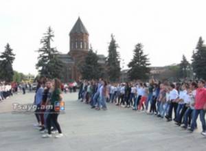 Панармянский танец в центре Гюмри