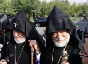 Garegin II: You cannot make such announcements, accusing others of building churches.