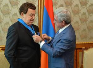 Серж Саргсян наградил Иосифа Кобзона высокой государственной наградой – Почетным орденом