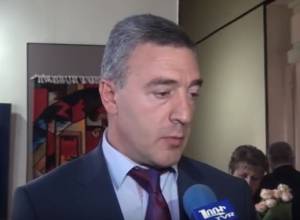 Губернатор Лори ставит под сомнение обстоятельства инцидента насилия против журналиста