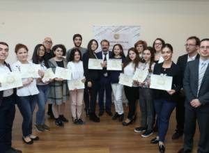 25 շրջանավարտ ստացել է երկլեզու ուսուցման վկայական
