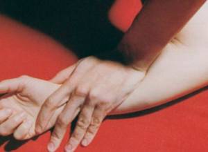 Несовершеннолетнюю девушку изнасиловали в задней части ресторана