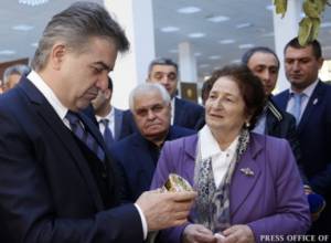 PM gets acquainted with products presented at ArmProdExpo agricultural exhibition