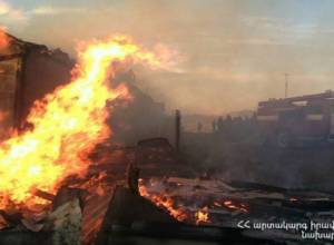 Fire in the village of Mets Mantash