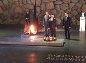 RA Foreign Minister lays wreath to Holocaust memorial
