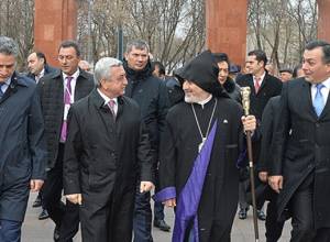 Armenian History in Russia is presented to Serzh Sargsyan