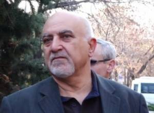 Armenia opposition party leader goes on hunger strike outside CEC