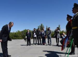 Sergey Lavrov pays tribute to Armenian Genocide victims in Yerevan