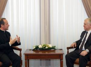 Edvard Nalbandian receives Deputy Secretary of State for Relations with Vatican