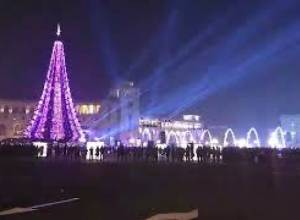Հանրապետության հրապարակում վառվեցին գլխավոր տոնածառի լույսերը