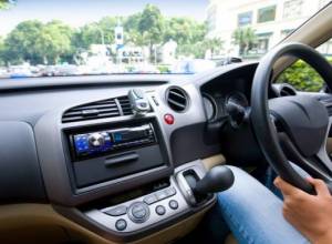 Проблема автомобилей с правосторонним рулем в Армении: обсуждение в прямом эфире