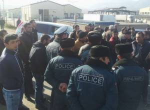 Агенты ОСАГО перекрыли дорогу, ведущую в Баграташенский таможенный пункт: Свобода