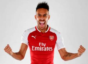 Pierre-Emerick Aubameyang to Arsenal confirmed for club-record fee