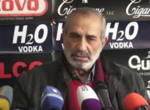 Confusion about statue of Aram Manukyan, Live