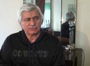 Многие из актеров отказываются выходить на сцену, если нет суфлера