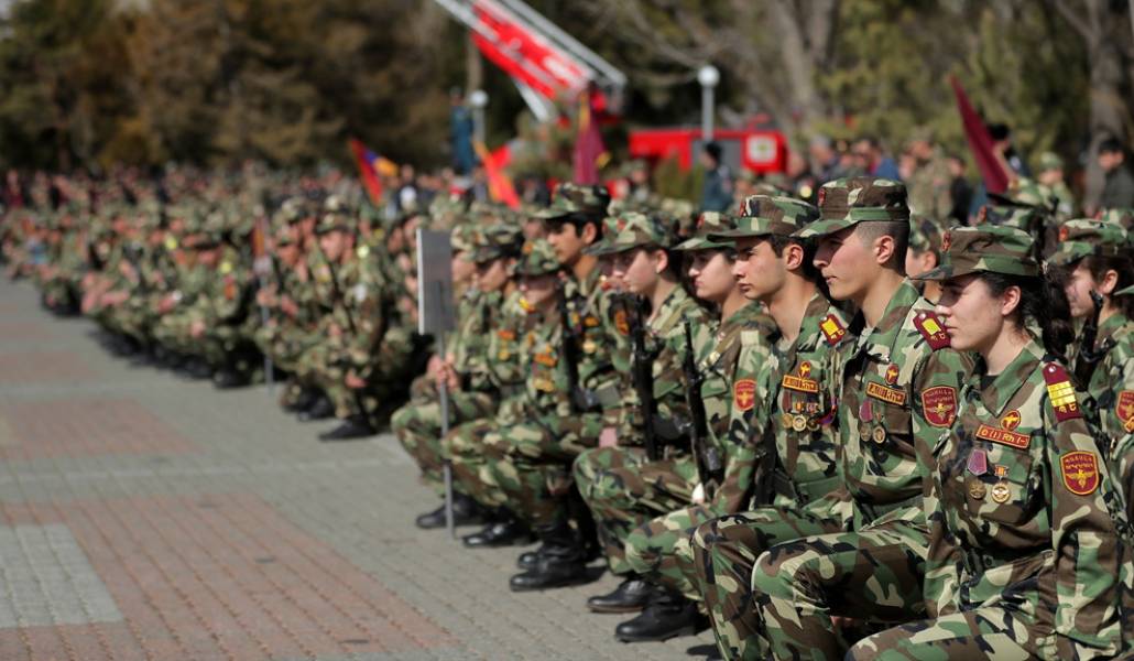 Հարգանքի տուրք՝ «Եռաբլուր» զինվորական պանթեոնում