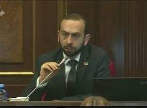 Լողավազանում ջուր պետք է լինի եւ մարդիկ սովորեն լողալ, դուք հակառակն եք կարծում