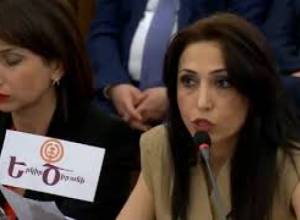 Նվեր-քարտ ստանալու համար «Երկիր Ծիրանիի» գործավարուհուն կազատվի  աշխատանքից