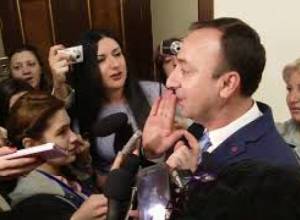ՍԴ նախագահը խույս է տալիս լրագրողներից