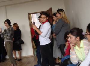 Three pupils from Yerevan create library on border