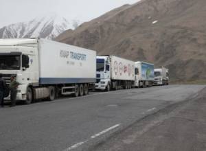 Ларс закрыт для всех автомобилей: на российской стороне скопилось свыше 120 автомобилей