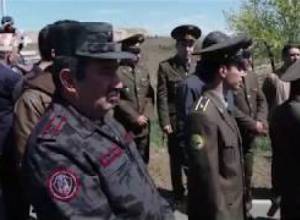 Ապրիլյան պատերազմի մասնակցին գրկած են եռաբլուր բարձրացրել