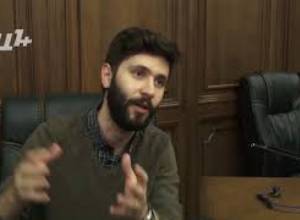 ԶԼՄ երի մի մասը՝ Մարզահամերգայինի մոտ, մյուսը՝ ԱԺ ում հետեւեց երդմնակալությանը