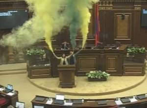 Служба «911» получила сигнал о пожаре из НС