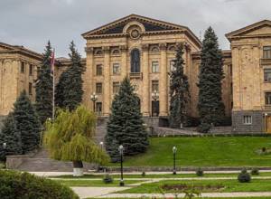 Minutes later, Serzh Sargsyan to present documents to National Assembly