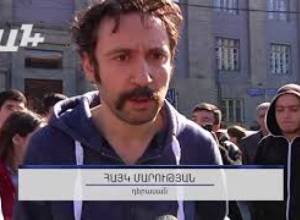 Մարդատար մեքենան անցավ ցուցարարների միջով