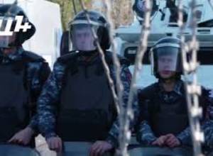 Ոստիկանական կուտակումներ ԱԺ տանող ճանապարհին