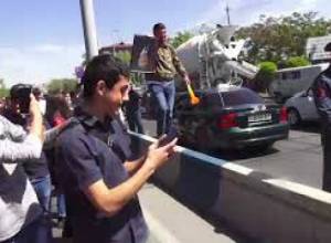 Ցուցարարները  երթ են անում