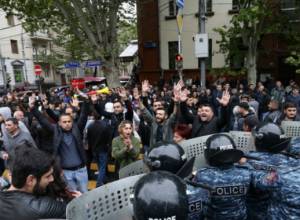 Երեւանի կենտրոնը ցուցարարների հսկողության տակ է