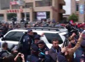 Ինչպես են բերման ենթարկում Նիկոլ Փաշինյանին