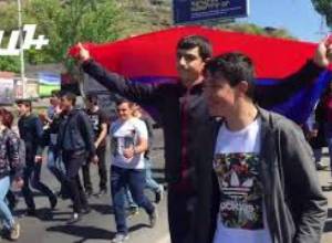 Ցուցարարները Նոր Նորքից երթով միացան պայքարին