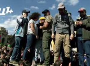 Քաղաքացիները ողջունում են Նիկոլ Փաշինյանին