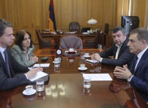 Ара Баблоян принял посла Франции в Армении