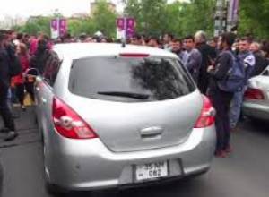 Վարորդն ընդդեմ ցուցարարների. «սիգնալ»՝  23 րոպե անընդմեջ