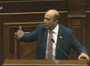 Պետության մասին չէիք մտածում, երբ հերթի էիք կանգնացրել 10․ 000 դրամների համար․ Էդմոն Մարուքյան