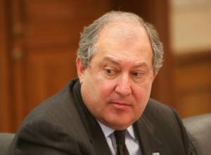 President Sargsyan urges to continue consultations