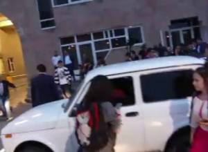 07.05.18 LIVE Սերժ Թանկյանը ժամանեց Հայաստան  SERJ TANKIAN ARRIVES IN YEREVAN