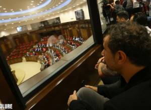 Serj Tankian follows special session of National Assembly from journalist's booth