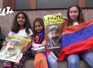 Հրապարակում տոնում են