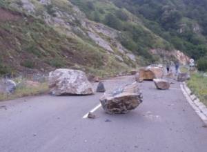 Rockfall on Khalifzor-Tatev road