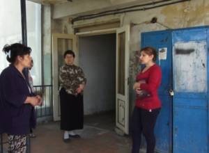 Հանրակացարանի բնակիչները հրավիրում են փոխքաղաքապետին իրենց սանհանգույցից օգտվելու