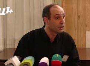 Ցմահ դատապարտյալ Մհեր Ենոքյանը պատասխանում է լրագրողների հարցերին